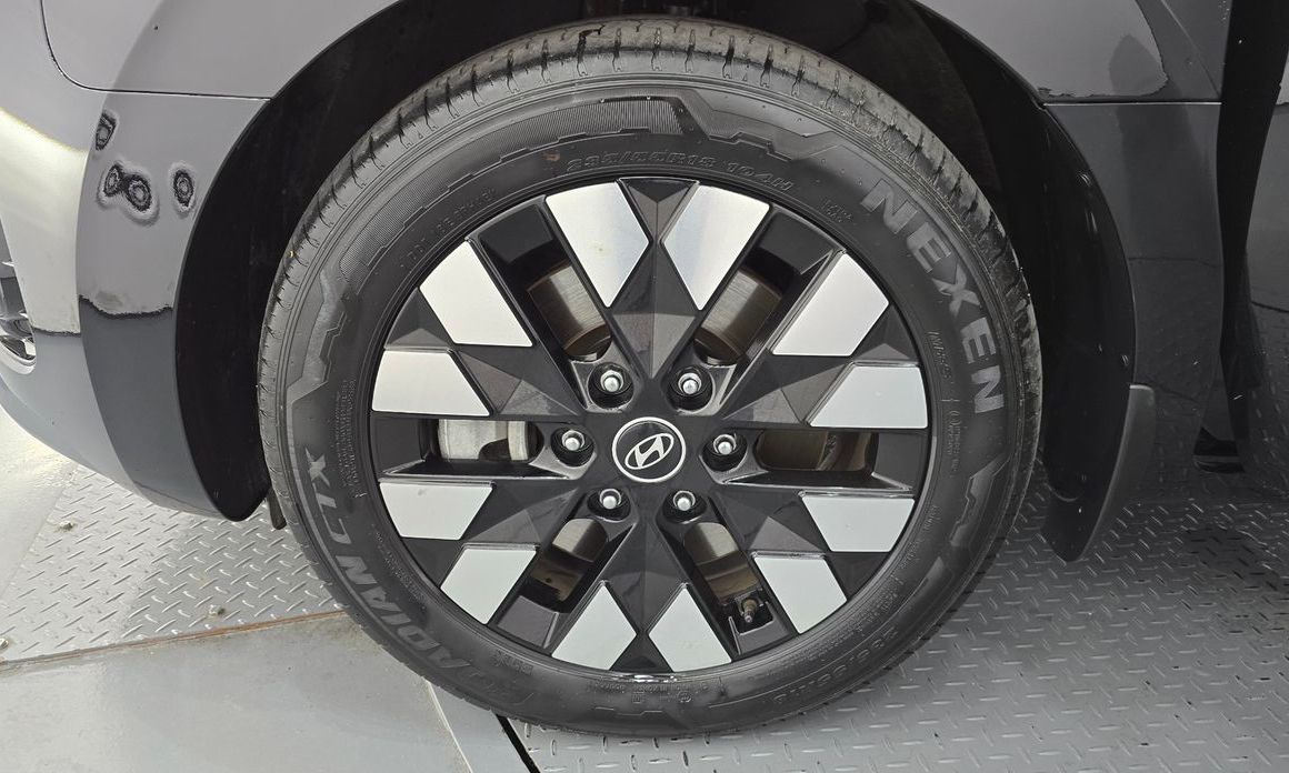 Hyundai Staria 4WD Lounge 9-Seater, 2025