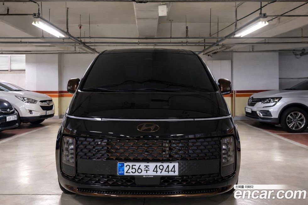 Hyundai Staria 4WD Lounge 7-Seater, 2025