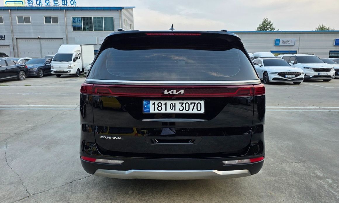 Kia Carnival 9-Seater Signature, 2023