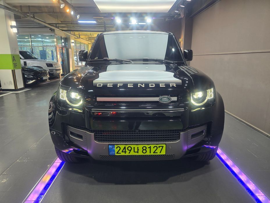 Land Rover Defender 110 P300 X-Dynamic SE, 2025