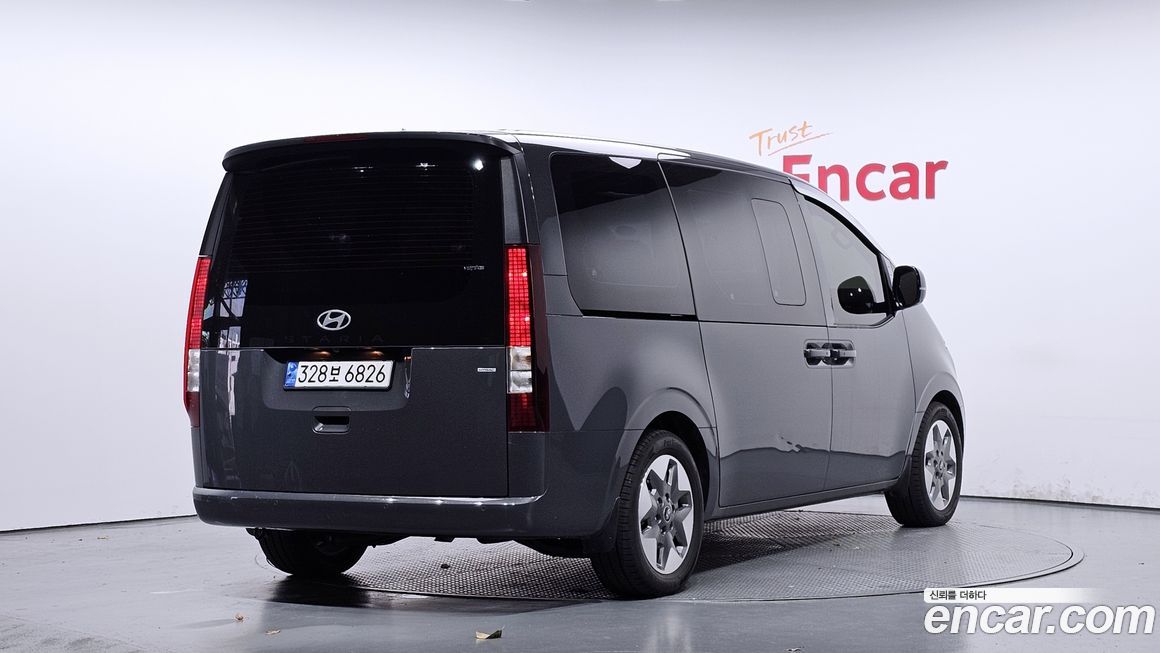 Hyundai Staria 4WD Tourer 9-Seater, 2025