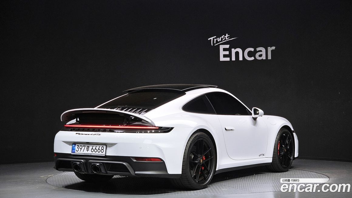 Porsche 911 Carrera 4 GTS, 2026