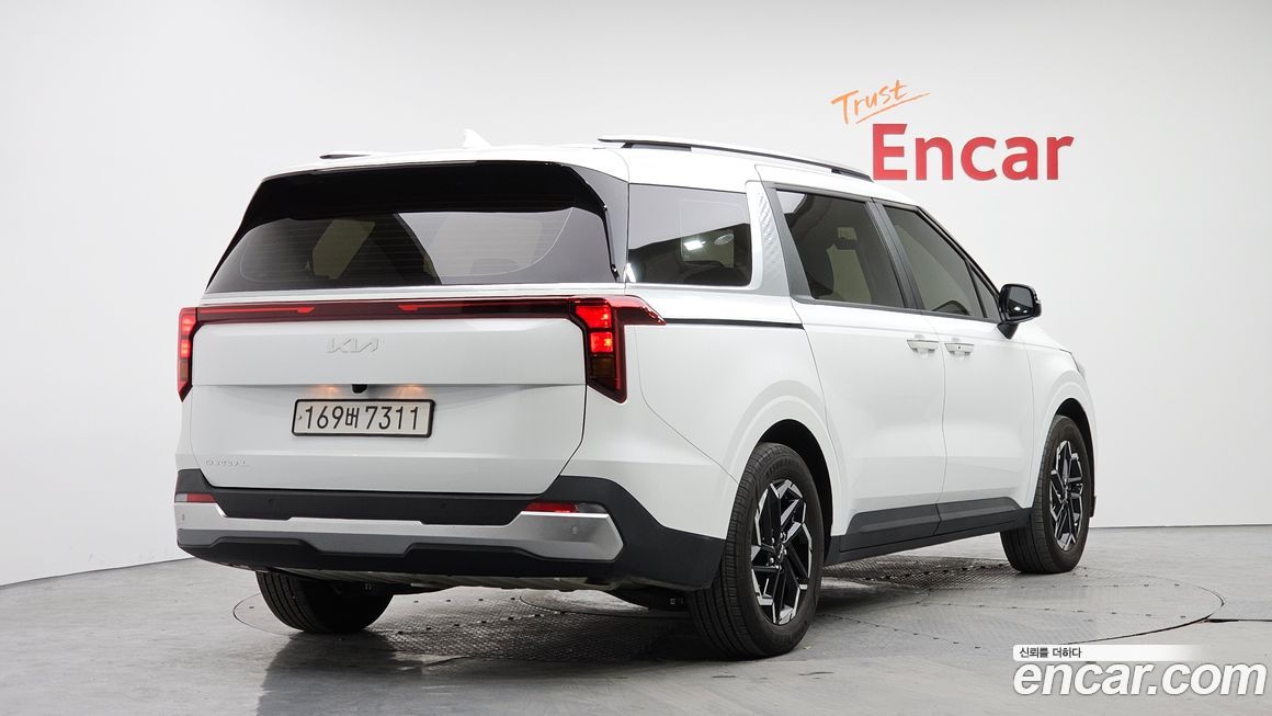 Kia Carnival 9-Seater Prestige, 2024