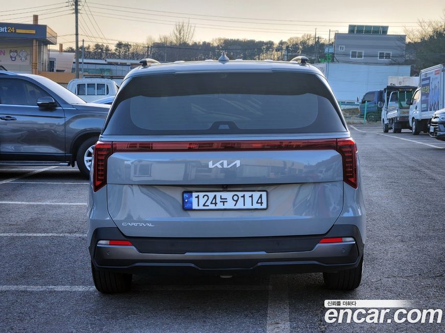 Kia Carnival 9-Seater Gravity, 2024