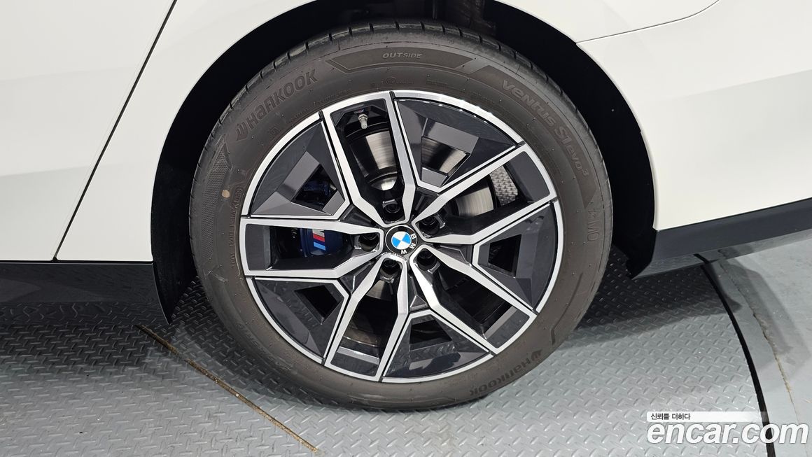 BMW 5-Series 520i M Sport, 2025