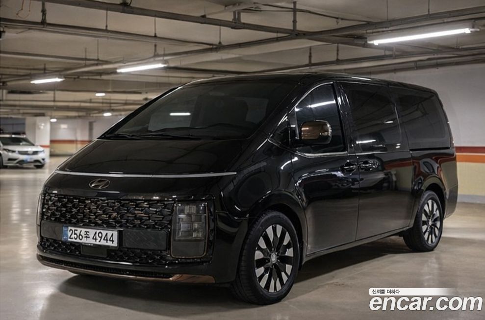 Hyundai Staria 4WD Lounge 7-Seater, 2025