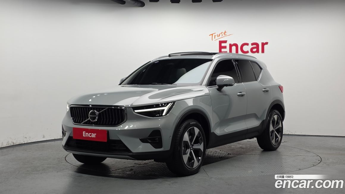 Volvo XC40 B4 Ultra Bright, 2025