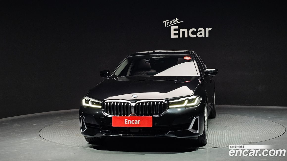 BMW 5-Series 530i Luxury, 2023