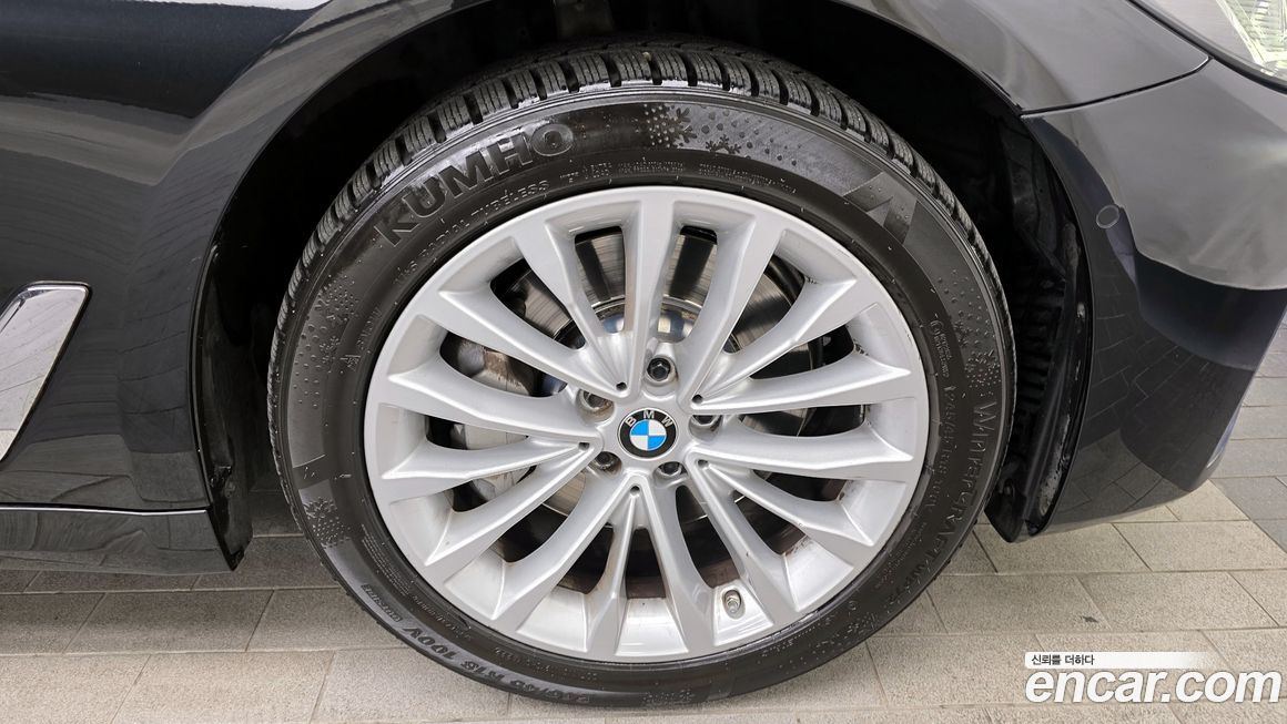 BMW 5-Series 530i xDrive Luxury, 2022