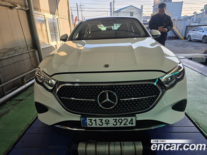 Mercedes-Benz E-Class E200 AMG Line, 2025