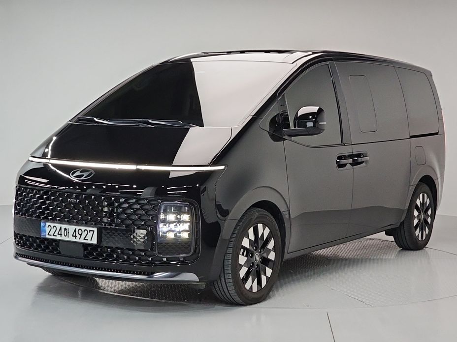 Hyundai Staria 4WD Lounge 7-Seater, 2025