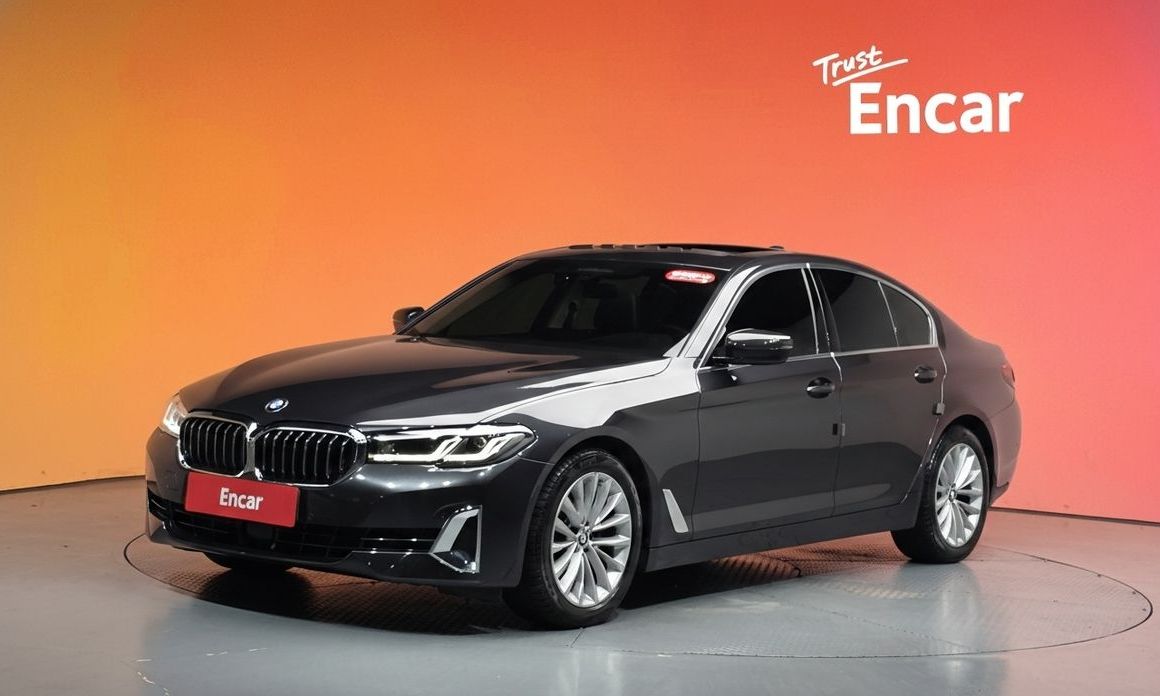 BMW 5-Series 520i Luxury, 2022