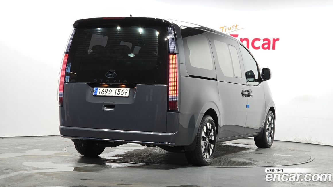 Hyundai Staria Lounge 9-Seater, 2025