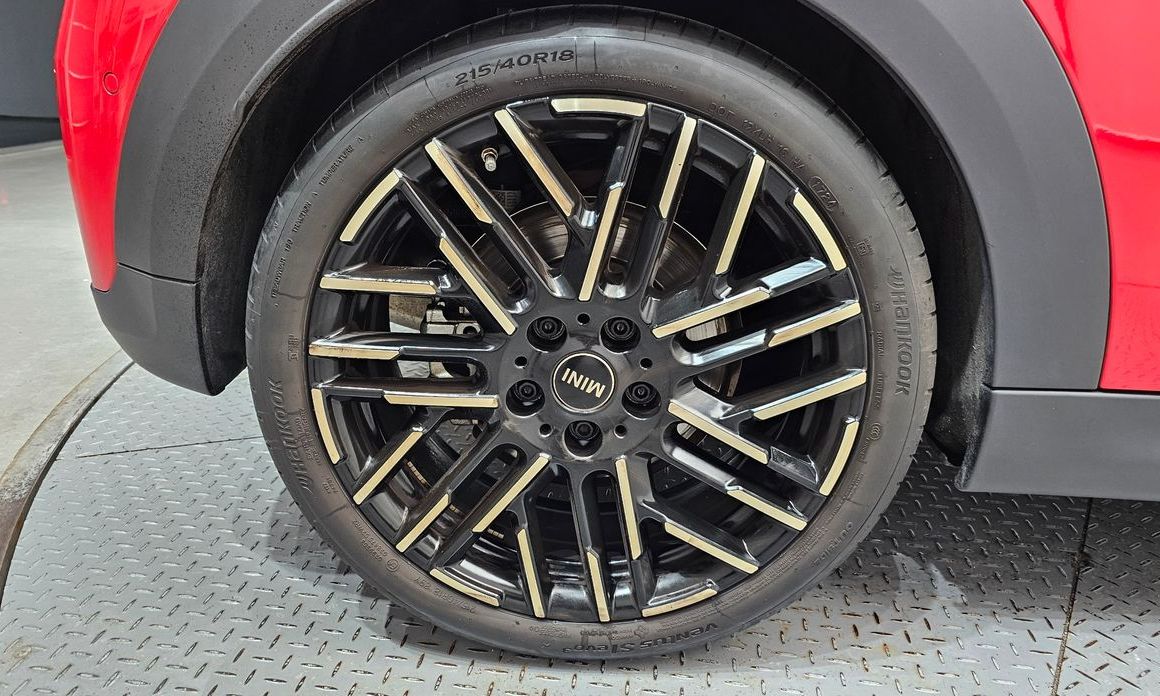 Mini Cooper Favoured, 2025
