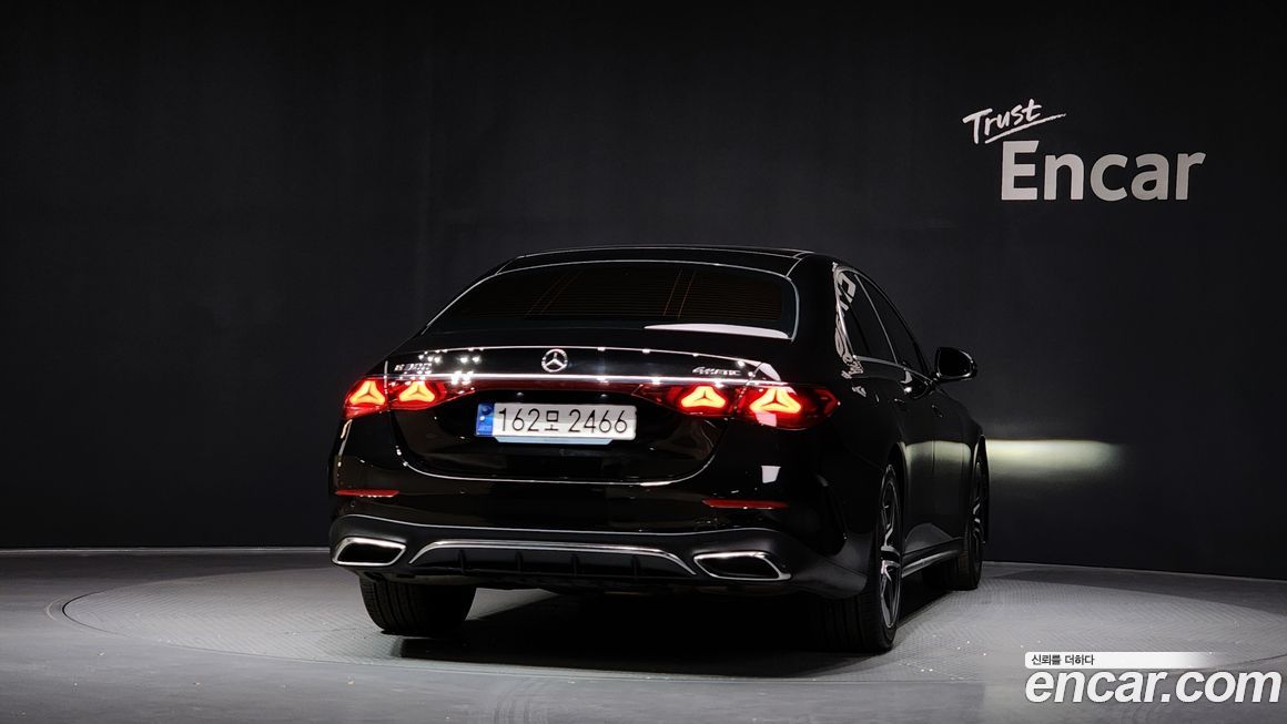Mercedes-Benz E-Class E300 4MATIC AMG Line, 2024
