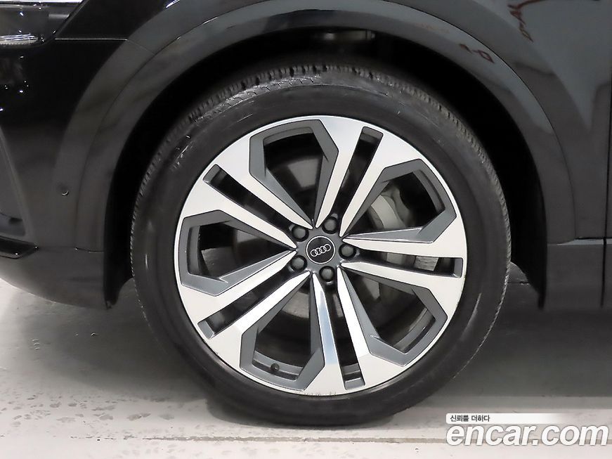 Audi Q8 55 TFSI Quattro Premium, 2023