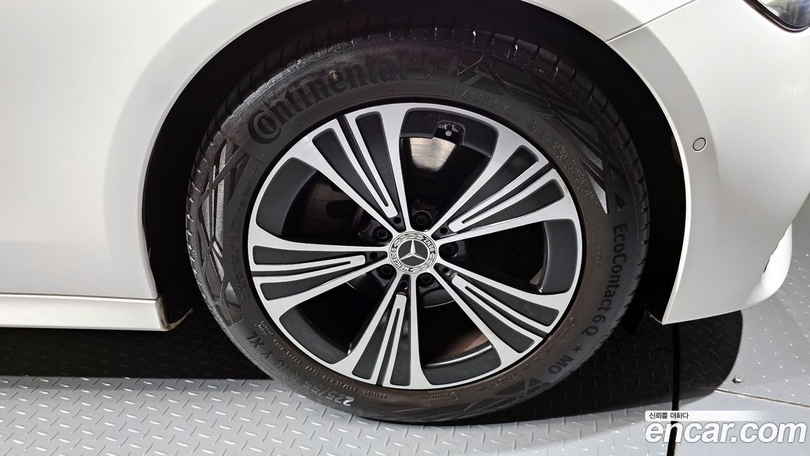 Mercedes-Benz E-Class E200 Avantgarde, 2025