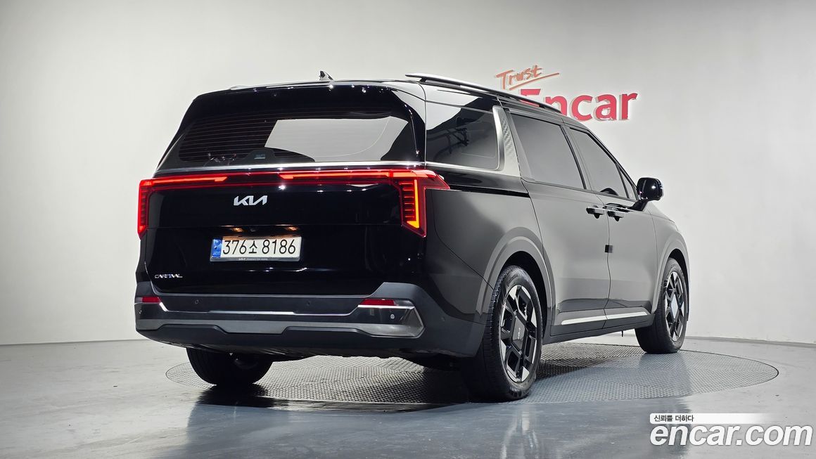 Kia Carnival 9-Seater Signature, 2024