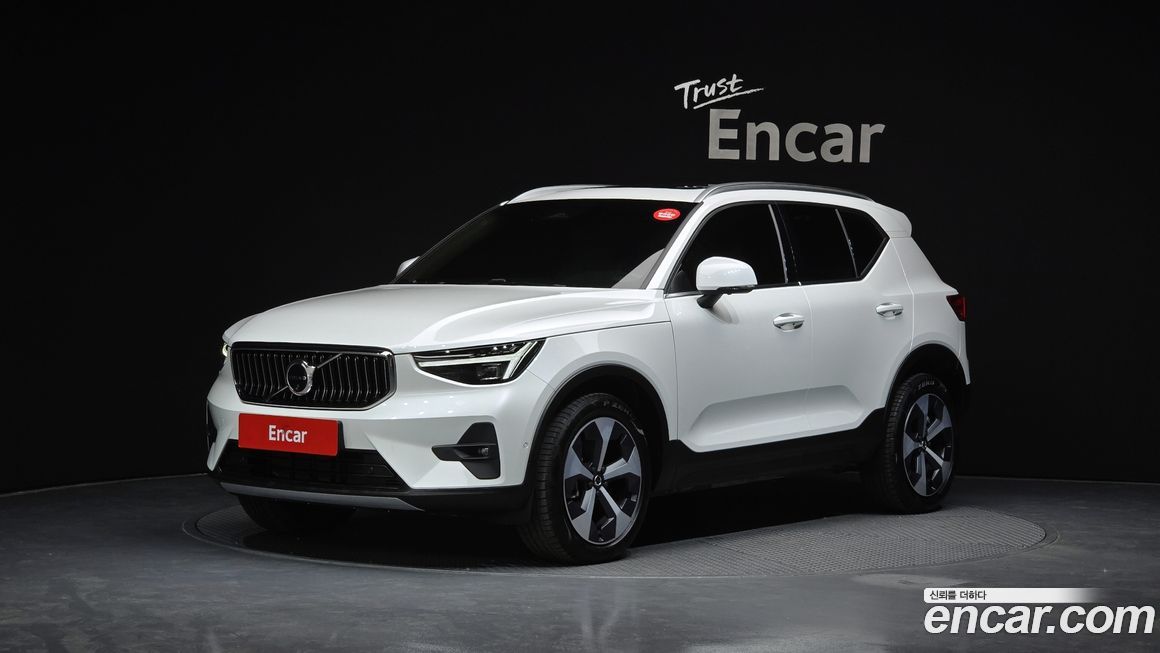 Volvo XC40 B4 Ultimate Bright, 2024