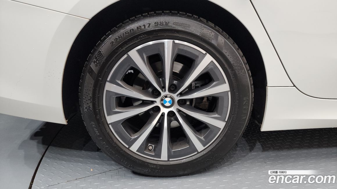 BMW 3-Series 320i, 2023