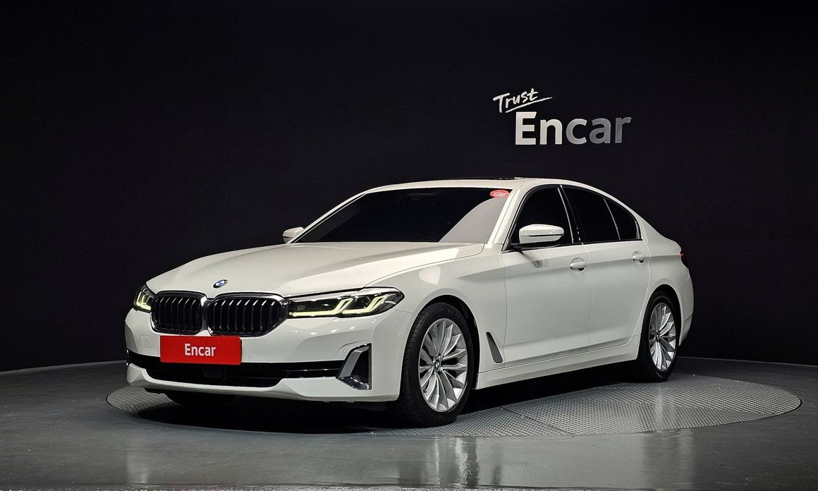 BMW 5-Series 520i Luxury, 2023