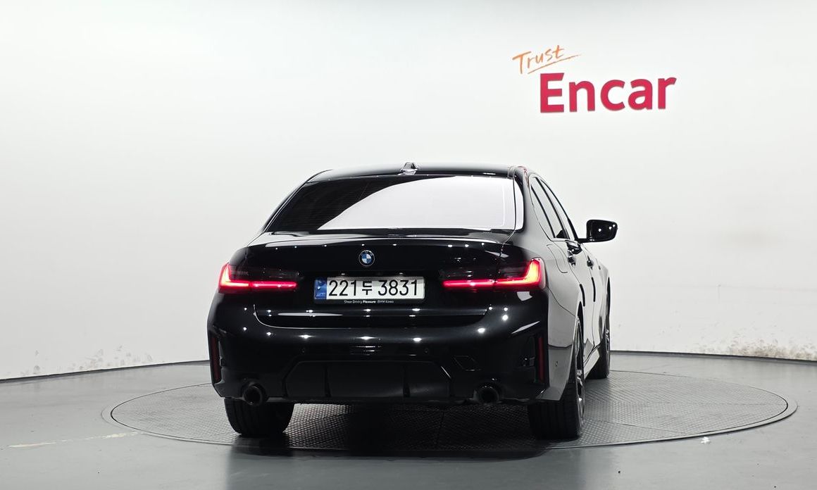 BMW 3-Series 320i M Sport, 2024