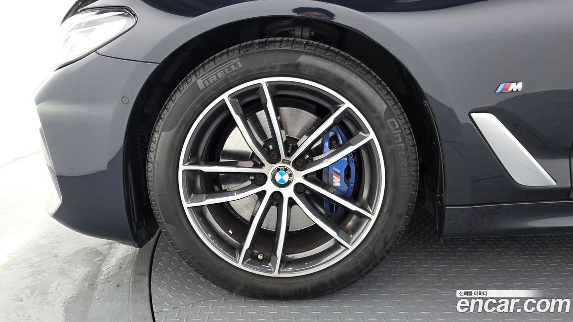 BMW 5-Series 520i M Sport, 2023