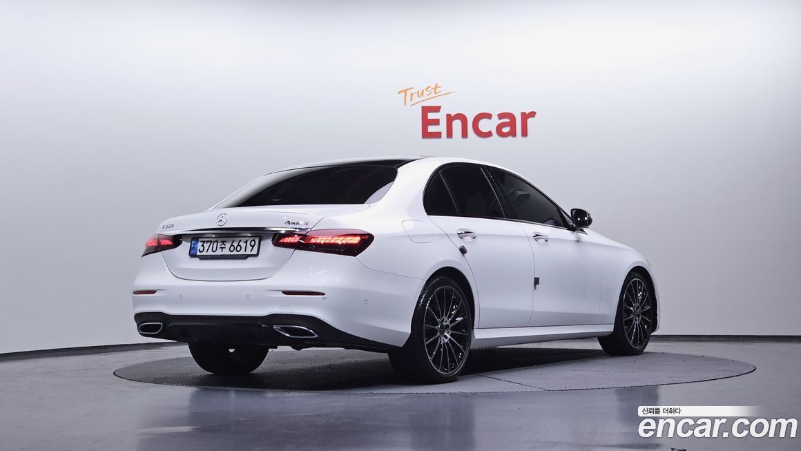 Mercedes-Benz E-Class E350 4MATIC AMG Line, 2023