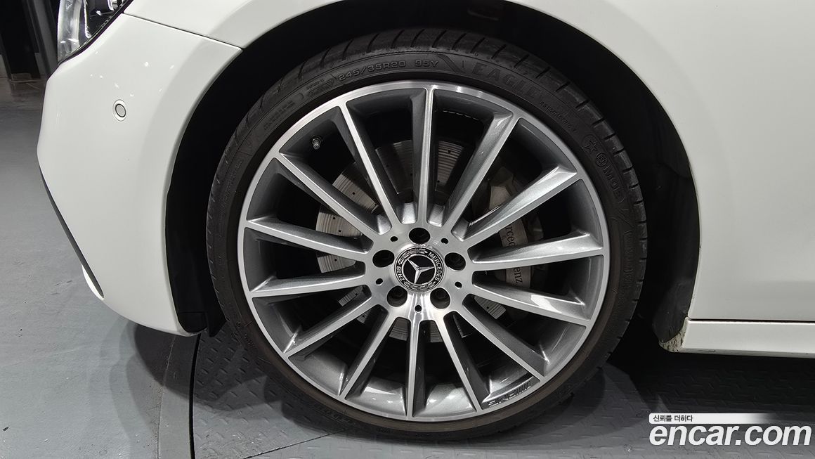 Mercedes-Benz E-Class E350 4MATIC AMG Line, 2022