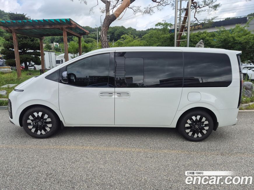 Hyundai Staria Lounge 9-Seater, 2025