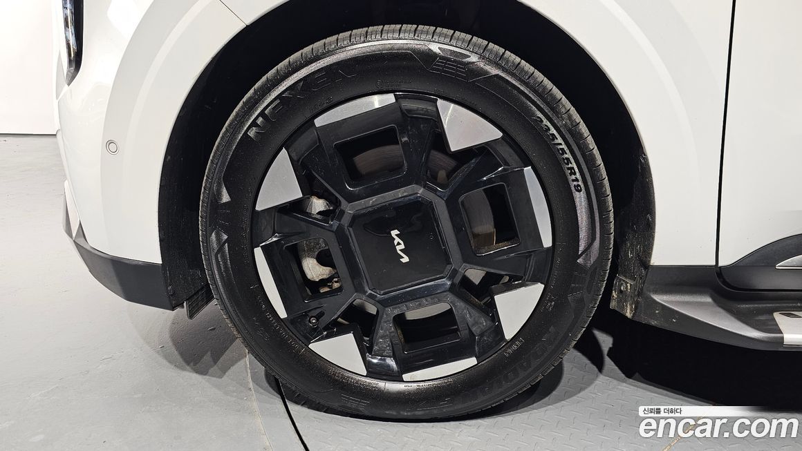 Kia Carnival 9-Seater Hi Limousine, 2024