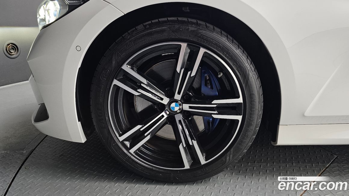 BMW 3-Series 320i M Sport, 2024