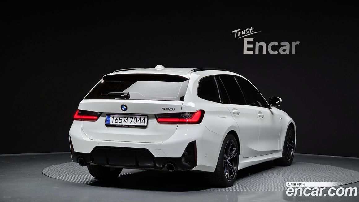 BMW 3-Series 320i Touring M Sports, 2024