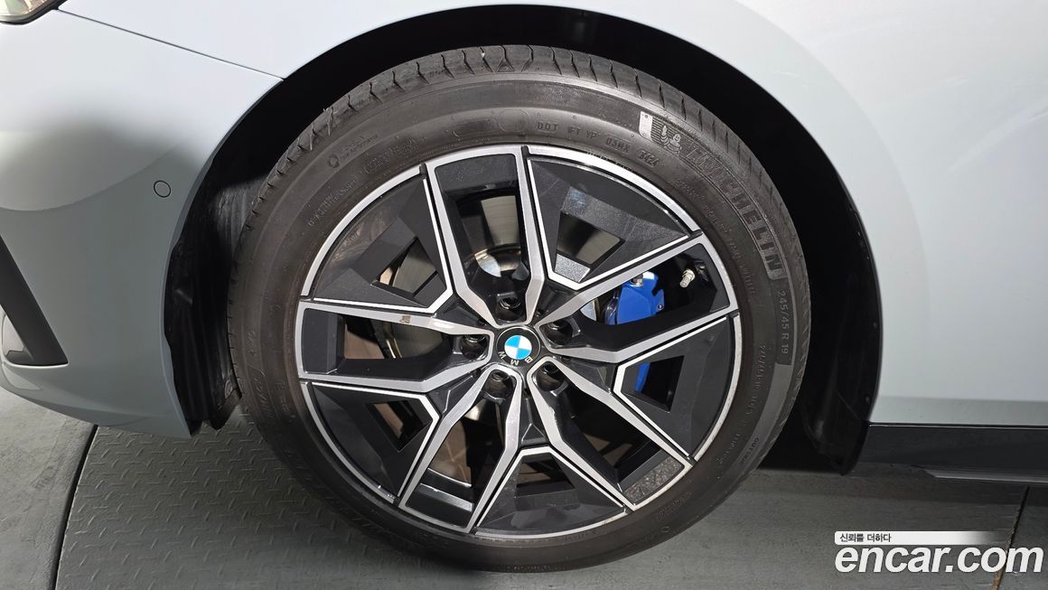 BMW 5-Series 520i M Sport, 2025