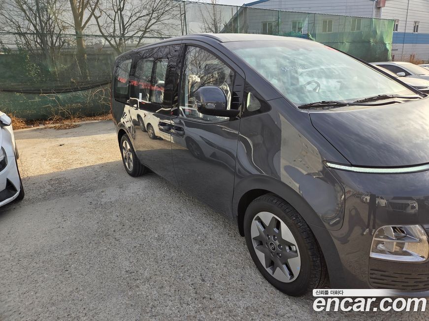 Hyundai Staria 4WD Tourer 9-Seater, 2025
