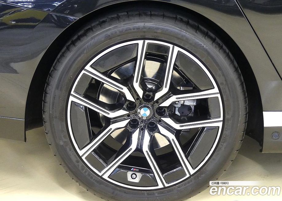 BMW 7-Series 740i xDrive M Sport, 2025