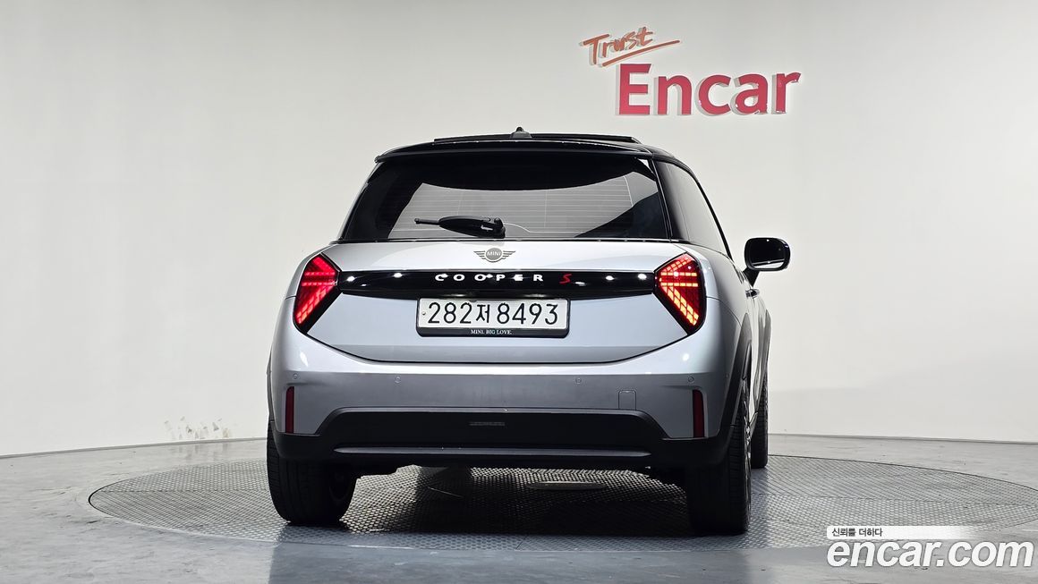 Mini Cooper Favoured, 2025