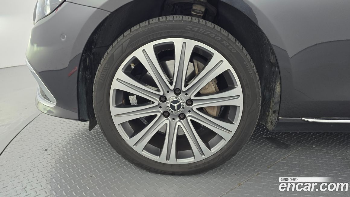 Mercedes-Benz E-Class E350 4MATIC Exclusive, 2023