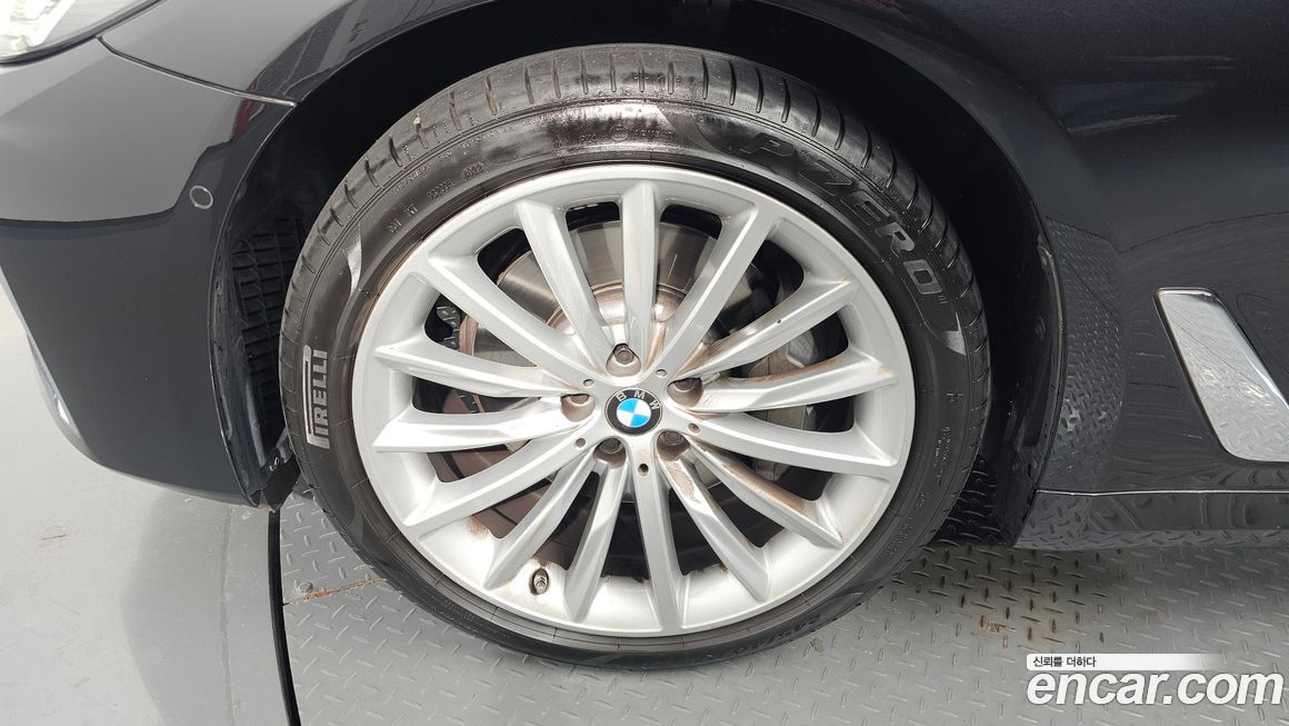 BMW 5-Series 530i Luxury, 2023