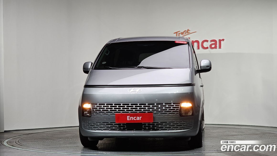 Hyundai Staria 4WD Tourer 11-Seater, 2025