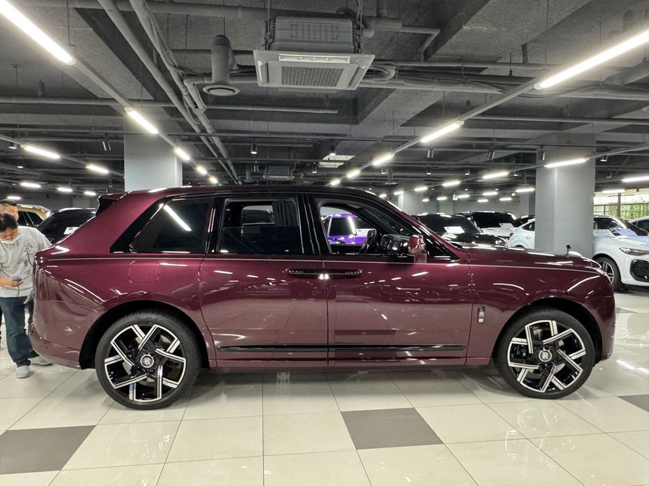 Rolls-Royce Cullinan 6.7 V12 Black Badge, 2025