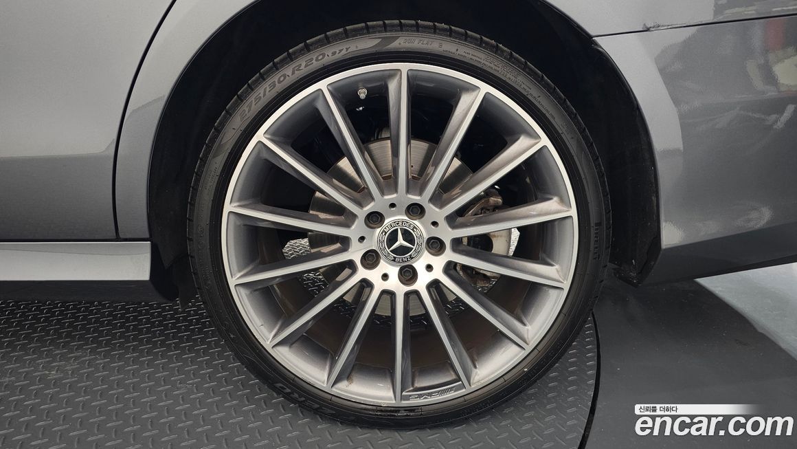 Mercedes-Benz E-Class E350 4MATIC AMG Line, 2022