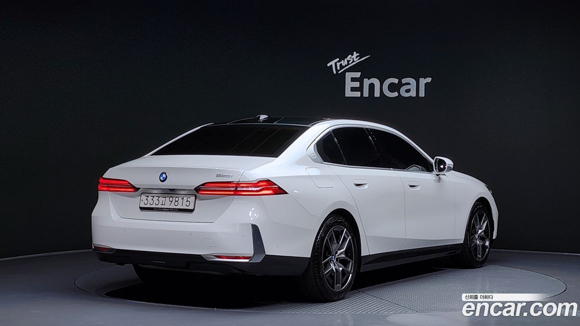 BMW 5-Series 520i, 2024