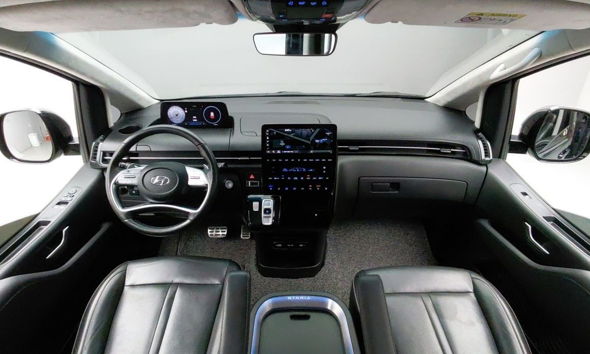 Hyundai Staria Lounge 9-Seater, 2022