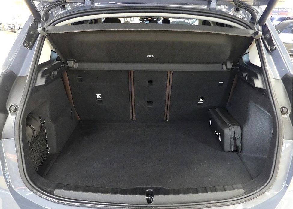 BMW 2-Series 220i Luxury, 2025