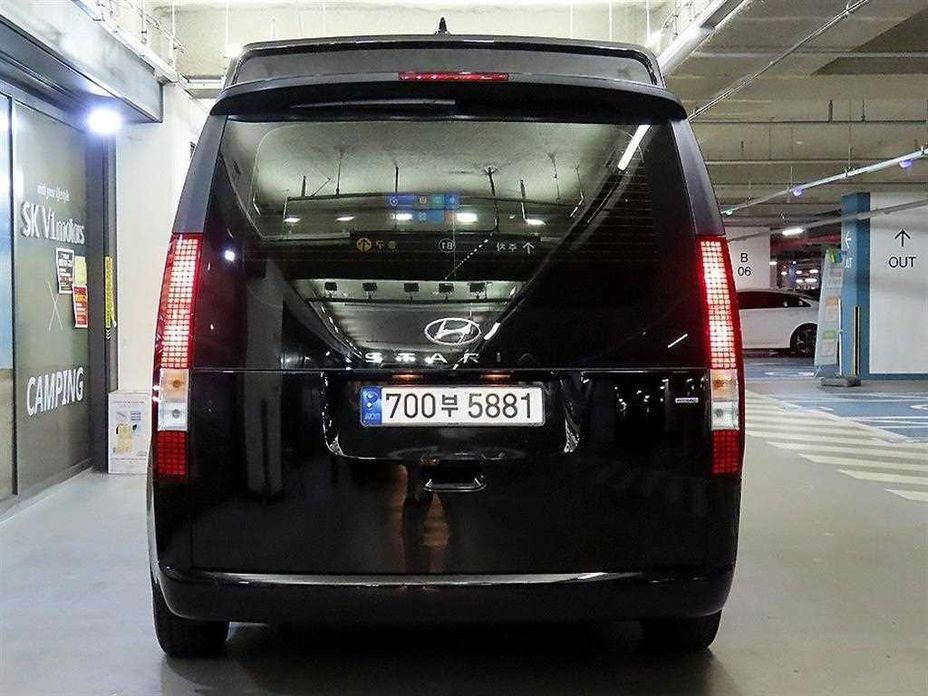 Hyundai Staria 4WD Tourer 11-Seater, 2023