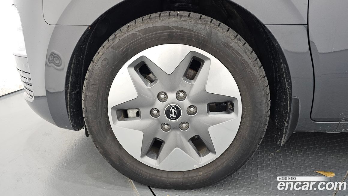 Hyundai Staria 4WD Tourer 9-Seater, 2025