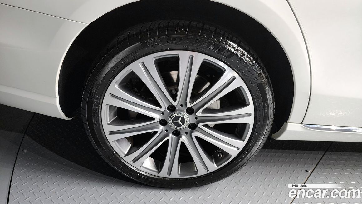 Mercedes-Benz E-Class E350 4MATIC Exclusive, 2023