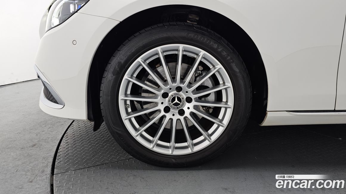 Mercedes-Benz E-Class E220d 4MATIC Exclusive, 2022