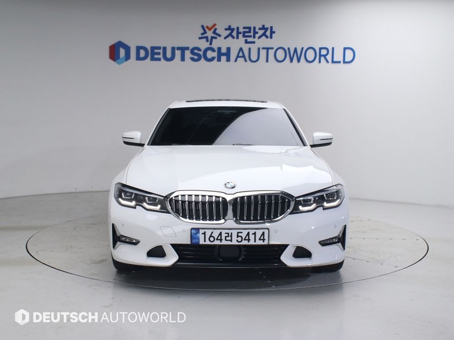 BMW 3-Series 320i Luxury, 2022